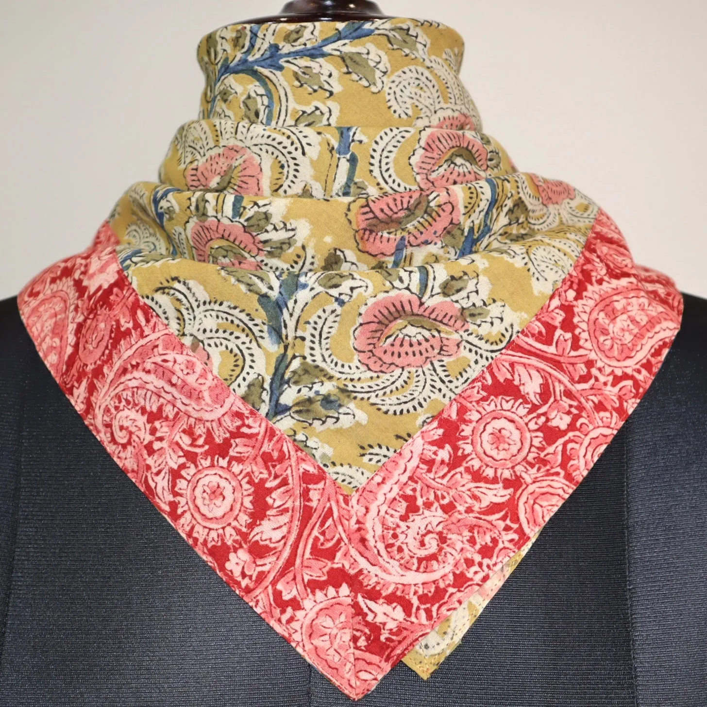 Golden Garden - Appliqué Border Bandana (KK1485-22)