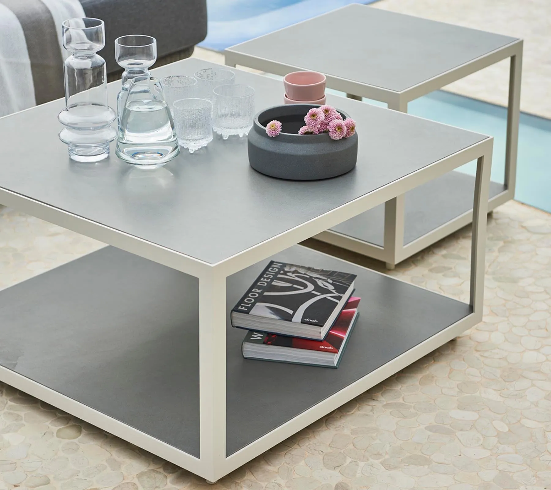 Level coffee table, large