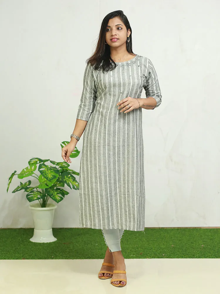 "Elegant Cotton Kurti with 3/4th Sleeves & Round Neck - ₹283"