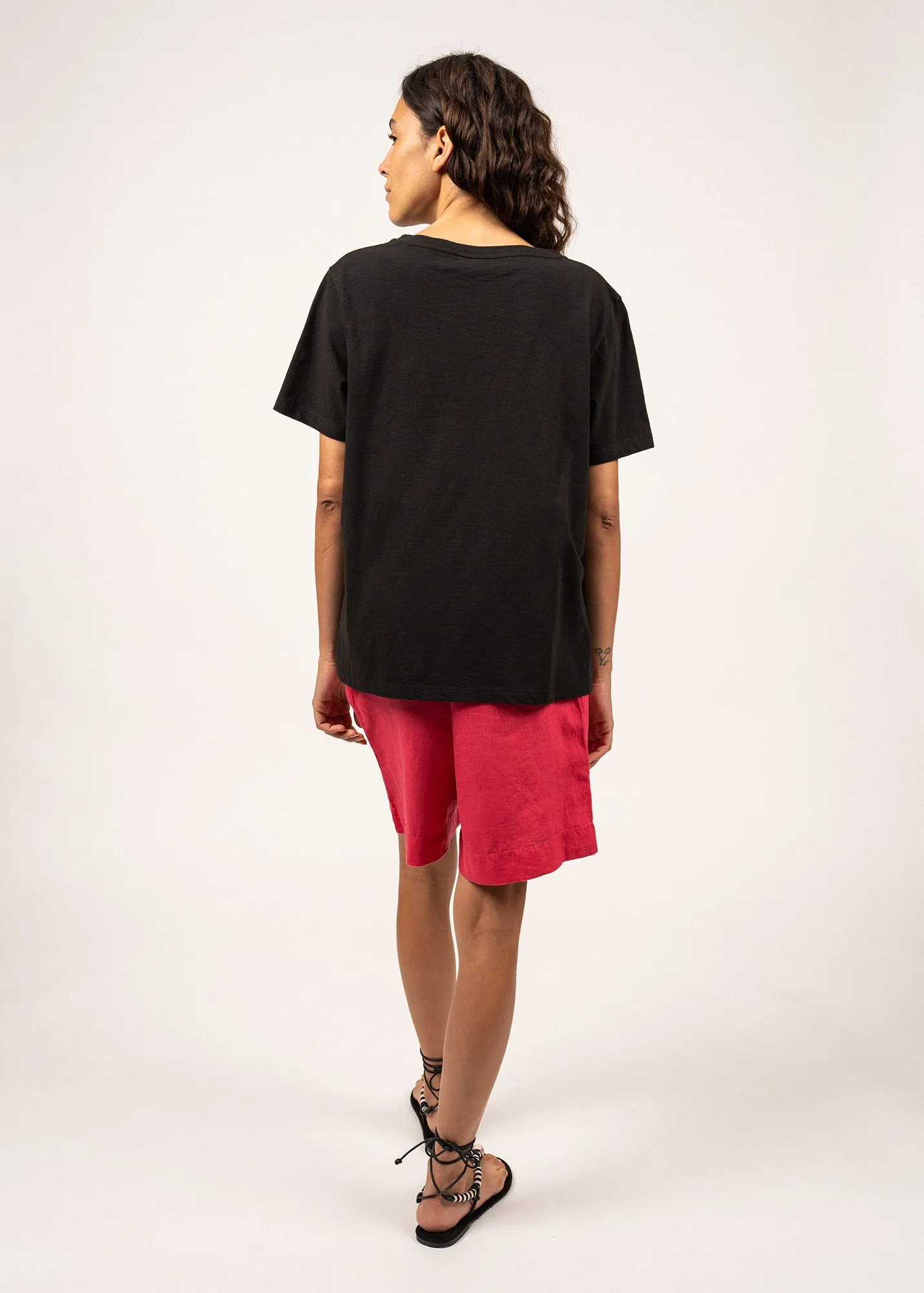 SHANON - Tee with Embroidered Floral Motif | 100% Pima Cotton (BLACK)